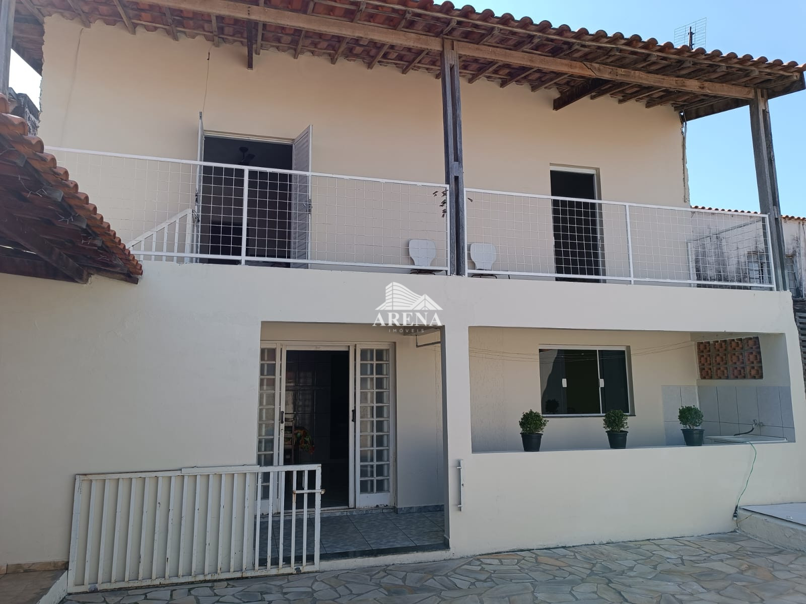 AMPLA CASA - 4 DORMT. - 245m² A.C. - ÓTIMA LOCALIZAÇÃO