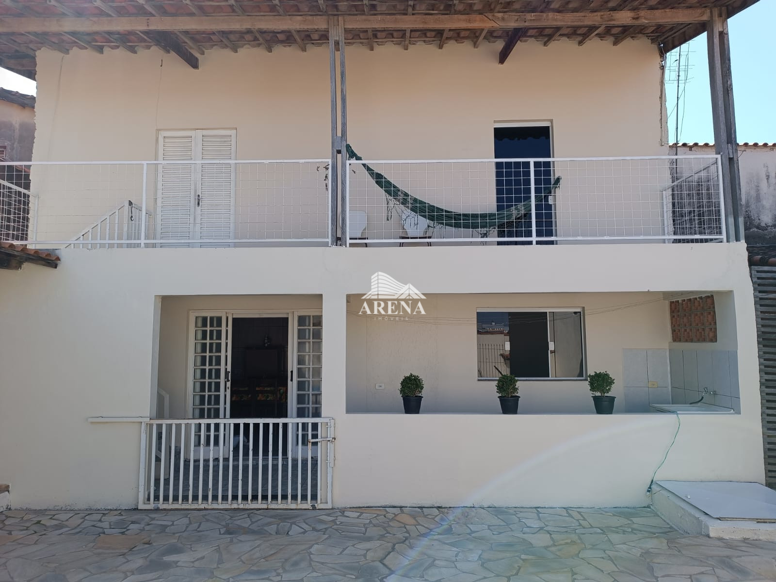 AMPLA CASA - 4 DORMT. - 245m² A.C. - ÓTIMA LOCALIZAÇÃO