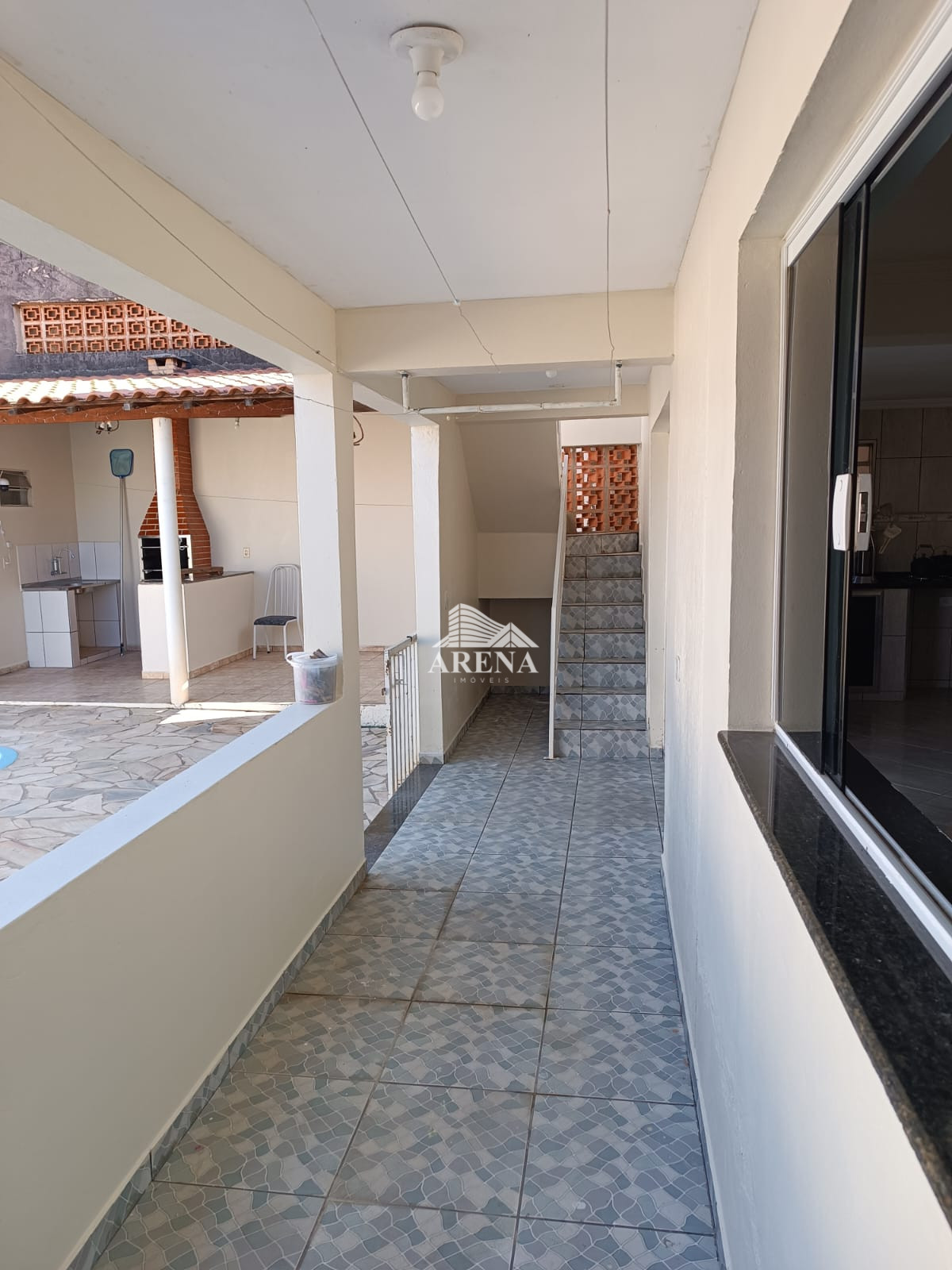 AMPLA CASA - 4 DORMT. - 245m² A.C. - ÓTIMA LOCALIZAÇÃO