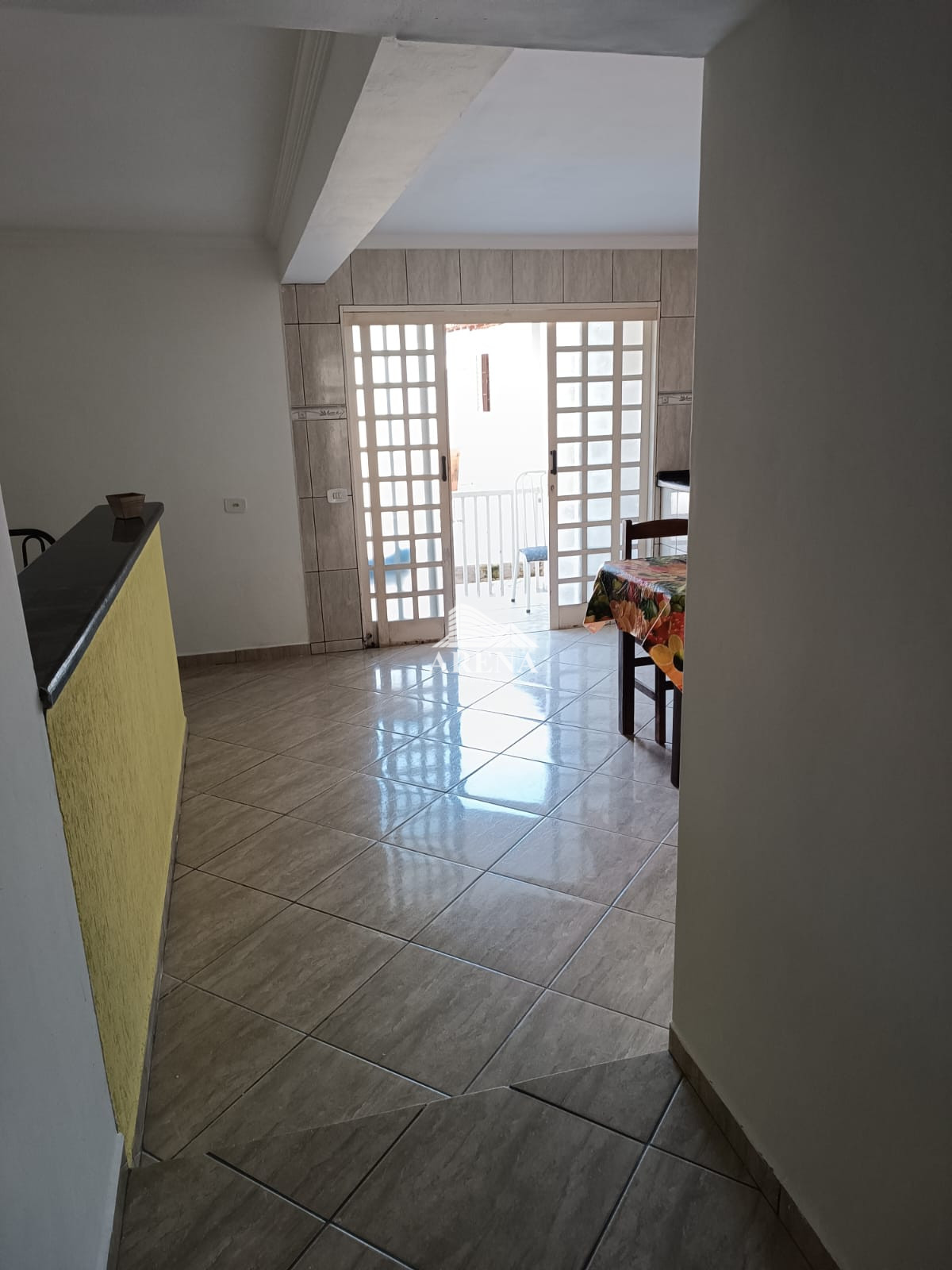 AMPLA CASA - 4 DORMT. - 245m² A.C. - ÓTIMA LOCALIZAÇÃO