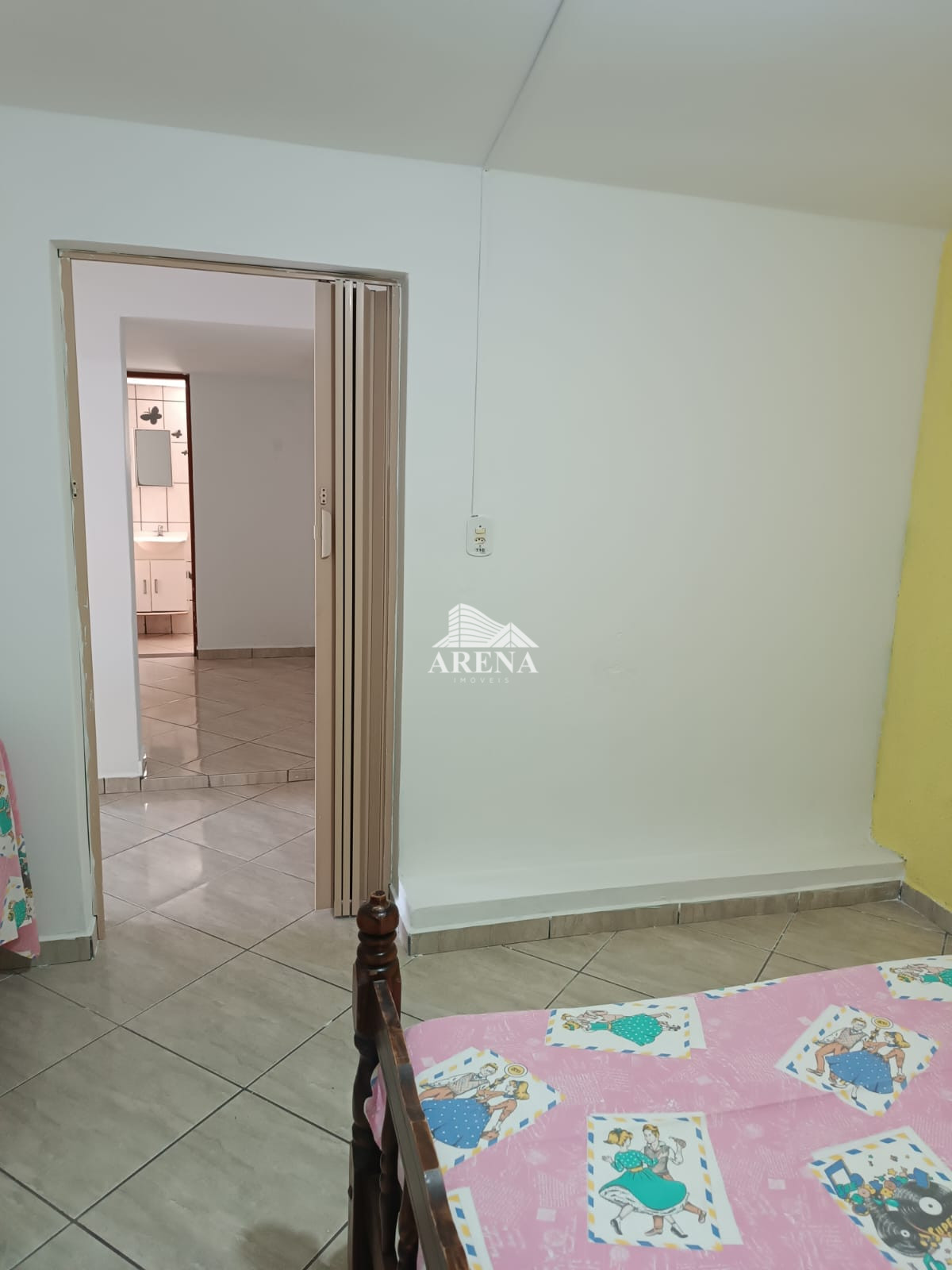 AMPLA CASA - 4 DORMT. - 245m² A.C. - ÓTIMA LOCALIZAÇÃO