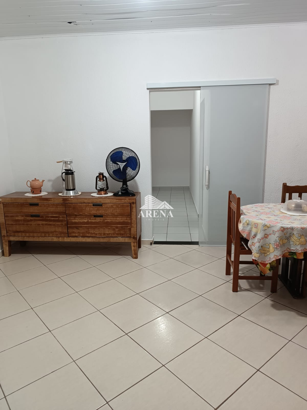 AMPLA CASA - 4 DORMT. - 245m² A.C. - ÓTIMA LOCALIZAÇÃO