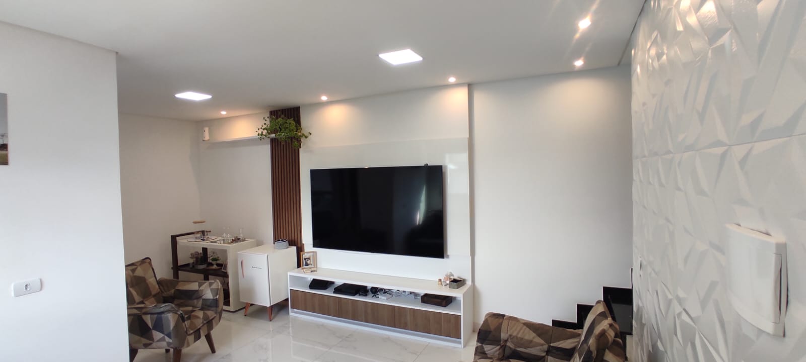 COBERTURA  SEM CONDOMINIO com 2 dormitórios 96 M²