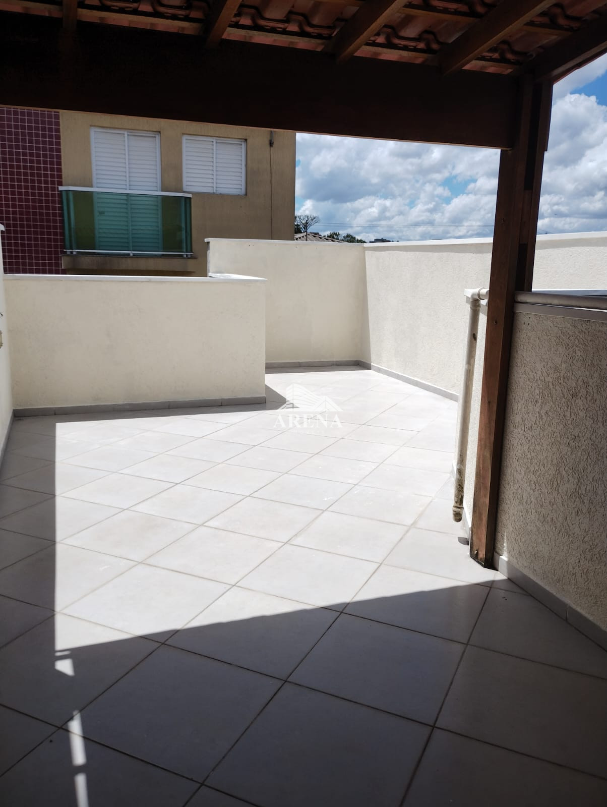 COBERTURA  SEM CONDOMINIO com 2 dormitórios 73 M²